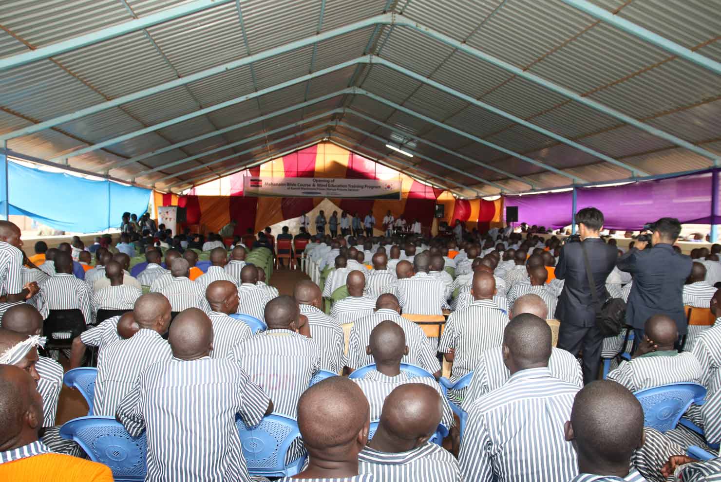 2,400 Prison Wardens