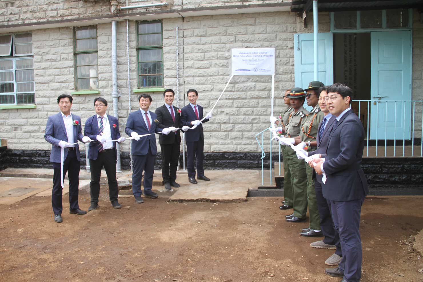 2,400 Prison Wardens