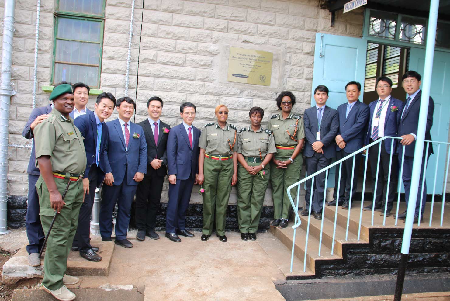 2,400 Prison Wardens
