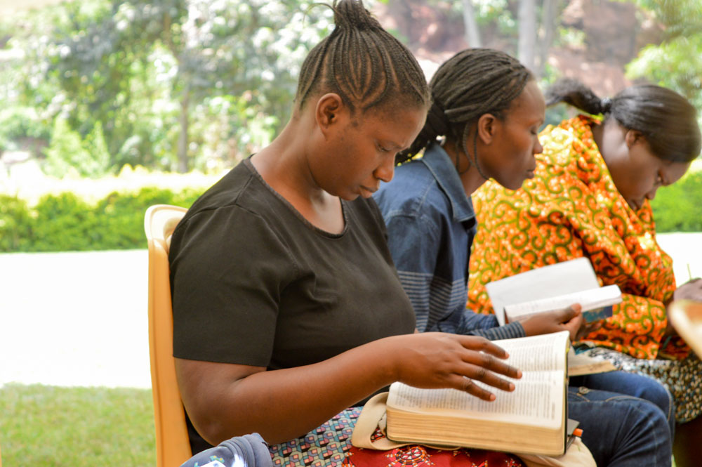 pastors-wives-at-the-picnic.jpg